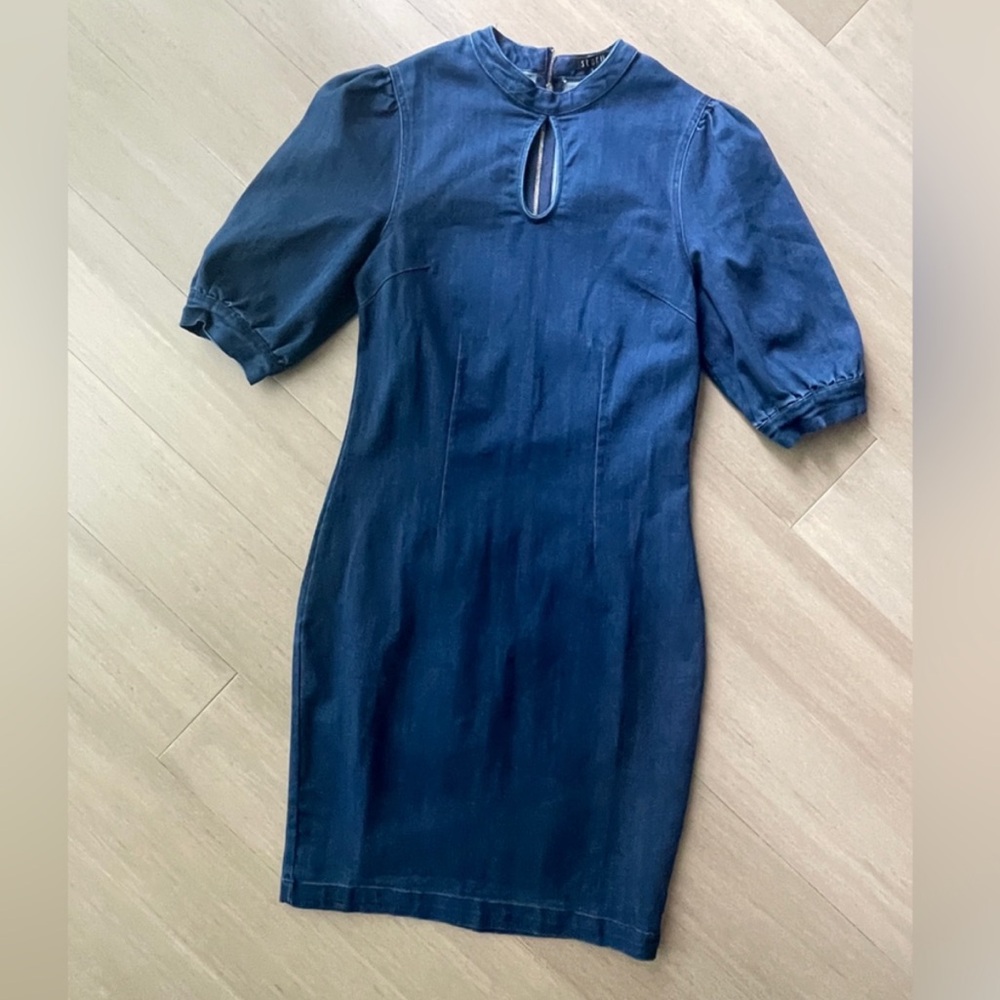 Puff sleeve keyhole neckline Denim Dress